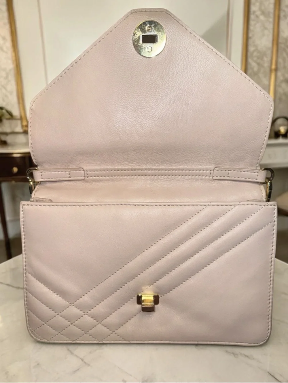 ✨ Tory Burch Kira Blush Quilted Leather Chain Crossbody Bag Gold Logo 👛 - Picture 9 of 13